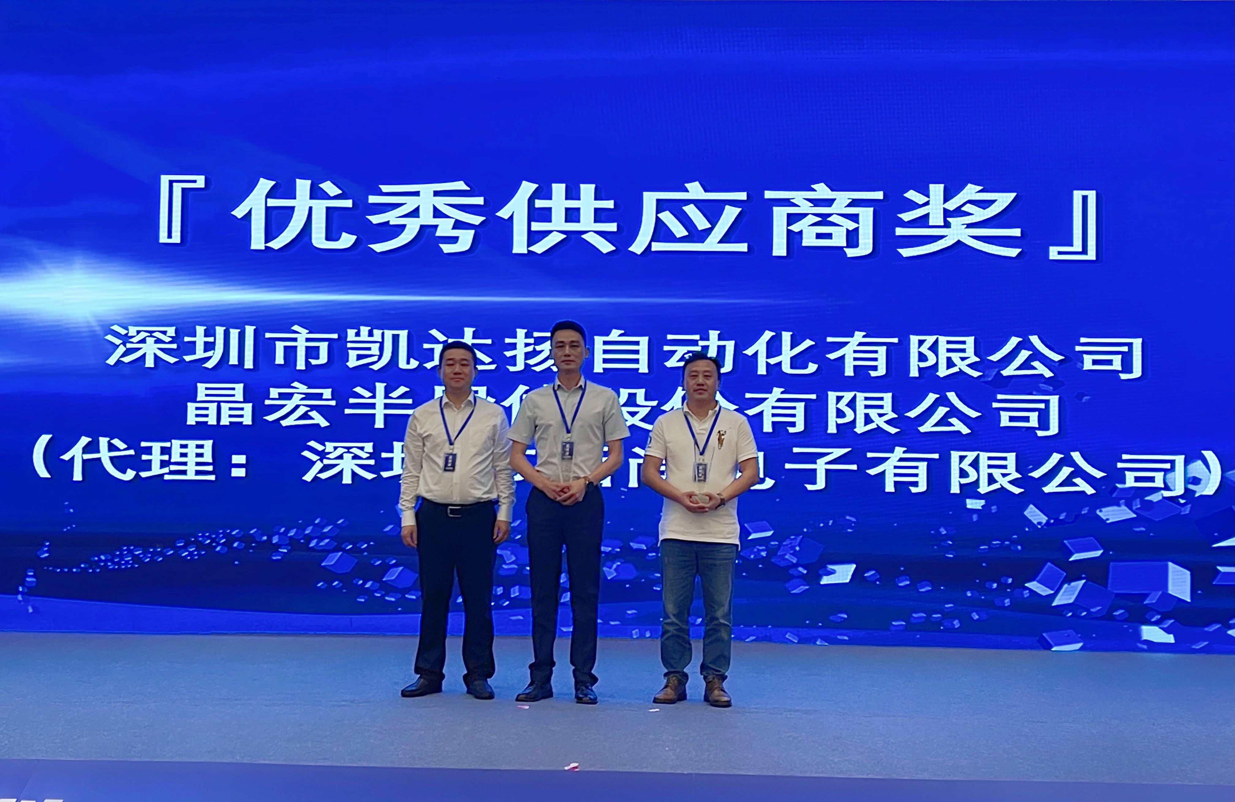 領(lǐng)獎(jiǎng)1.jpg 領(lǐng)獎(jiǎng)1.jpg